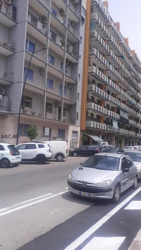 Via Dante Alighieri adiacenze Viale Magna Grecia, quadrivani con posto auto in vendita in Vendita