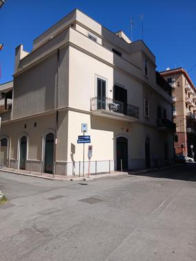 Via Capotagliata, rifinito quadrivani con box auto in Vendita