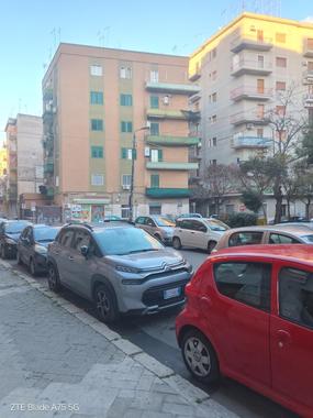 Via Nettuno, rifinito locale commerciale di mq 80 in Affitto